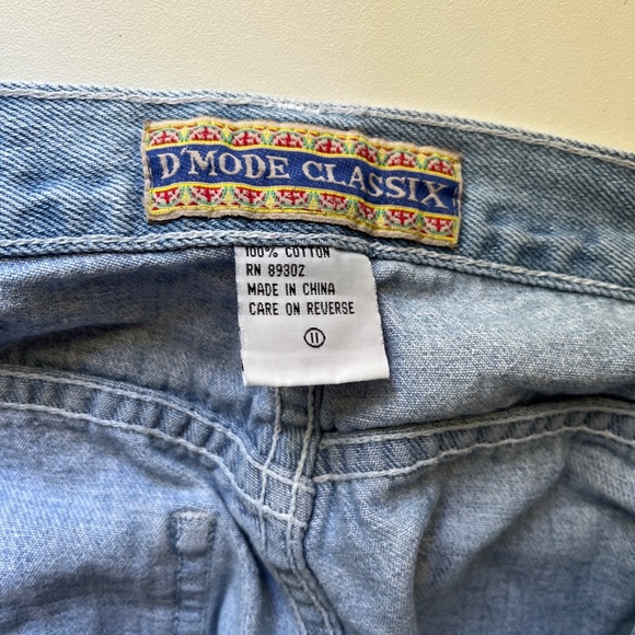 D’Mode Jean Shorts w Embroidered Daisies - Picture 2 of 5